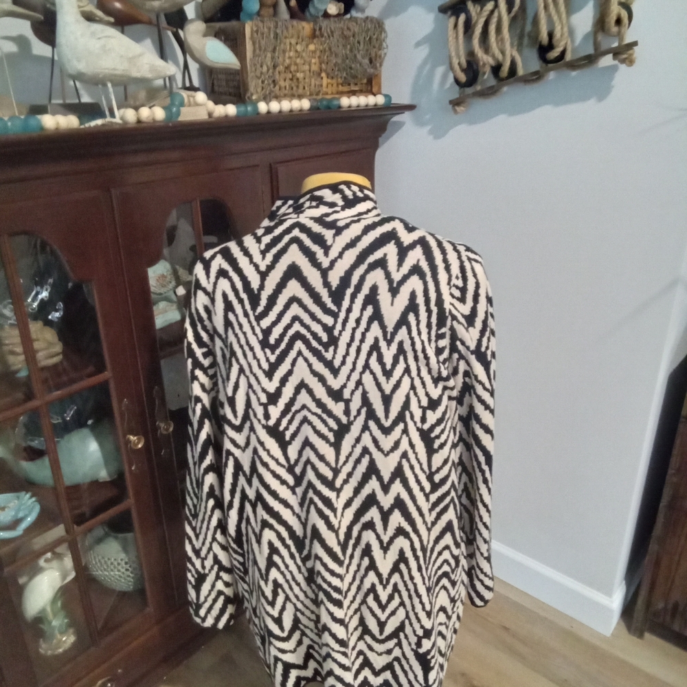Jones Studio Seperates Plus Size 2X Black & White Chevron Cardigan - Picture 2 of 13